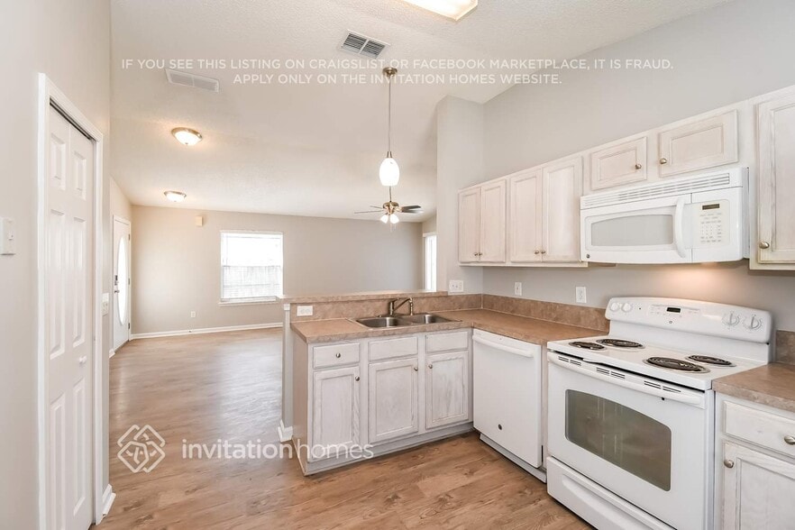 Building Photo - 1872 Pineta Cove Drive