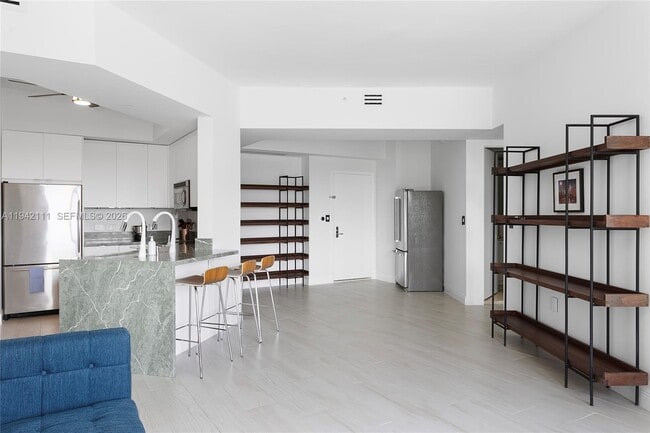 Building Photo - 19900 E Country Club Dr