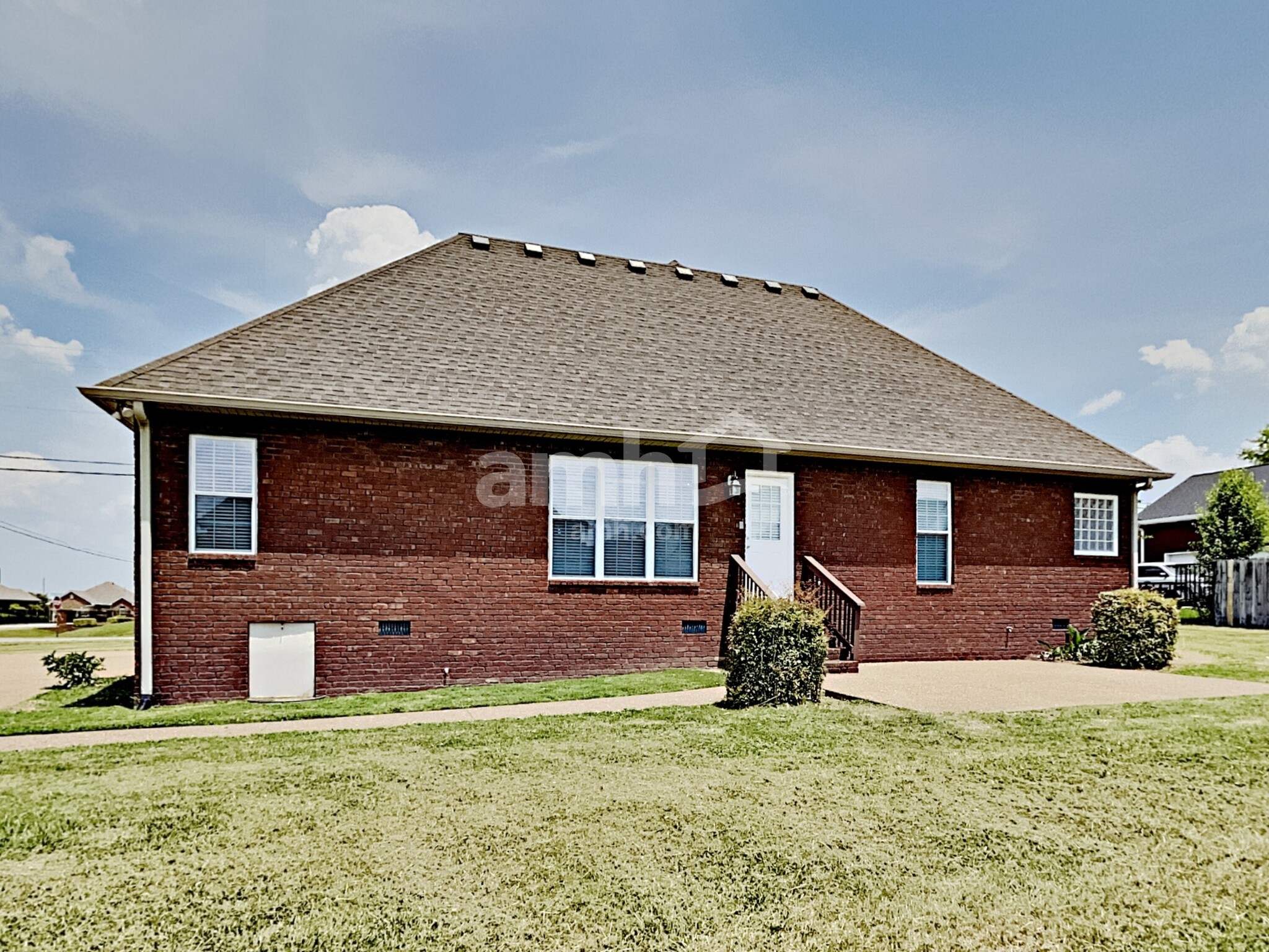Building Photo - 305 Fernwood Ln