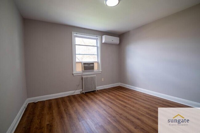 Building Photo - 1410 Dartmouth Ave