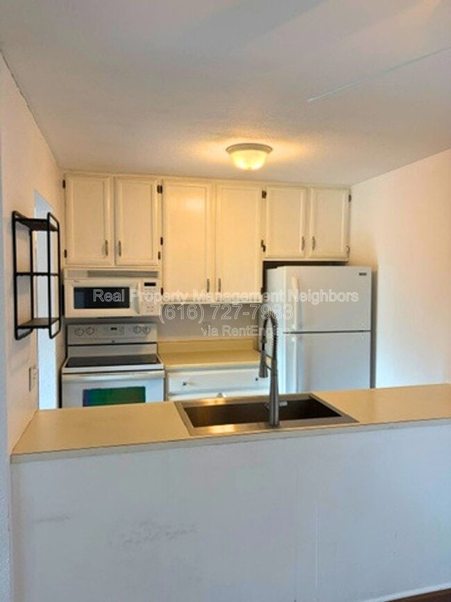 Building Photo - 4326 Norman Dr SE