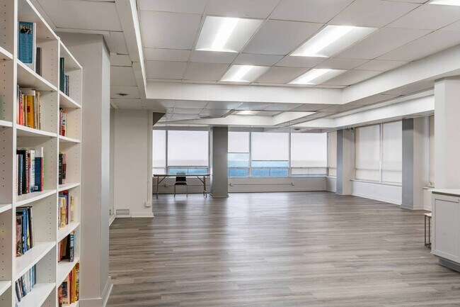 Building Photo - 6301 N Sheridan Rd