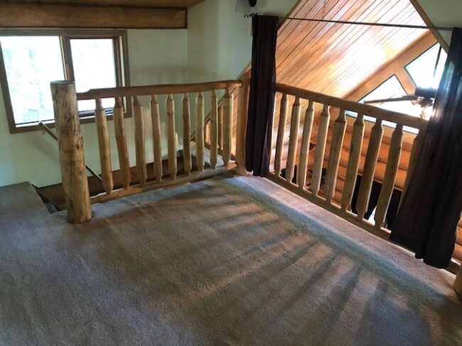 Building Photo - Century 21 Gold Rush - 1bed/1bath cabin (2...
