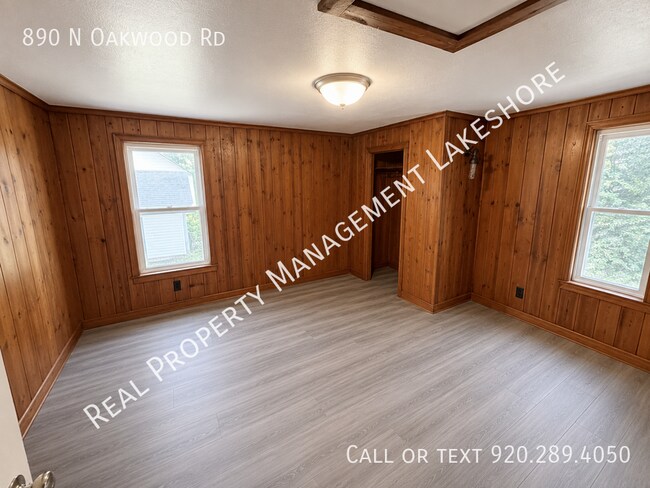 Building Photo - 890 N Oakwood Rd