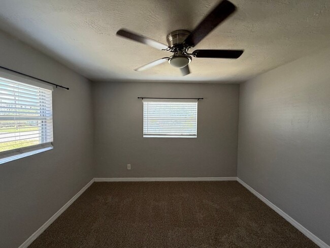 Building Photo - Available Now! Charming 3-Bedroom Home with Fenced Backyard in St. Petersburg!