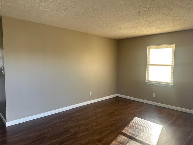 Building Photo - 5025 Lake Cir Dr NE