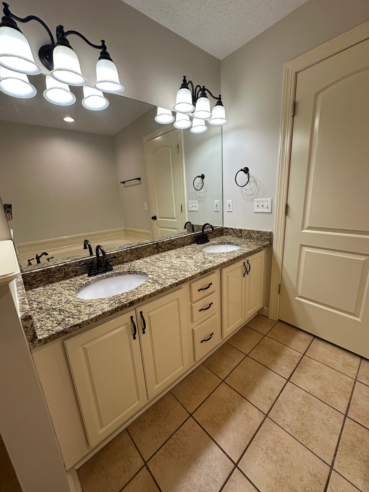 Building Photo - 722 Hobbs Rd SE