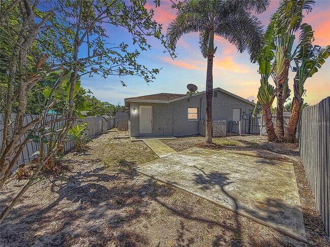 Building Photo - 8345 81st Ct N