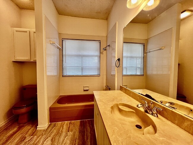 Building Photo - 4800 W Lovers Ln