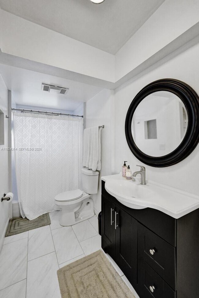 Building Photo - 4104 Larch Ave