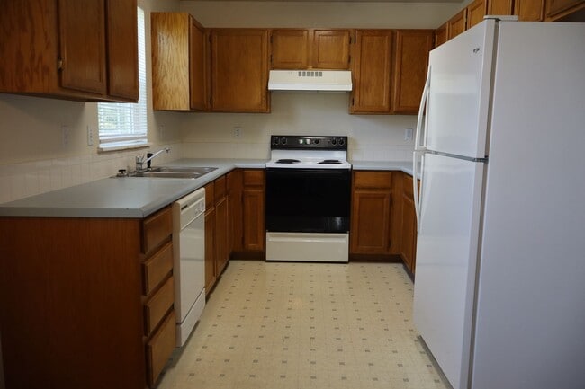 Building Photo - Cozy & Spacious 3-Bedroom Townhome In Fort...