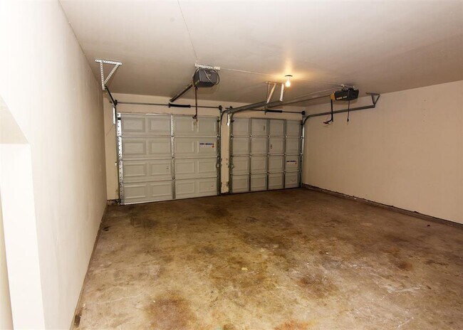 Building Photo - 194 Moonridge Dr