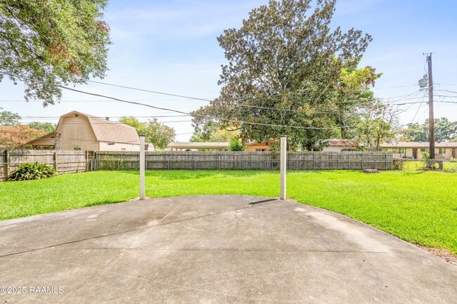 Building Photo - 307 Marilyn Dr
