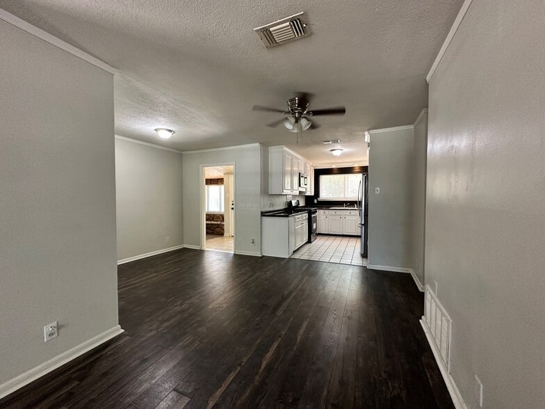 Building Photo - 3401 Princeton Dr