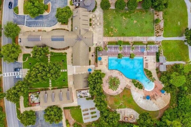 Building Photo - 323A Suwannee Dr