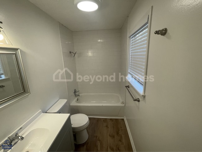 Building Photo - 204 Calloway Ave