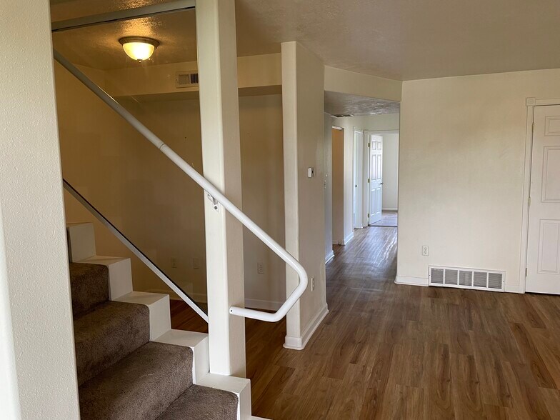 Building Photo - 8950 N Pamela St
