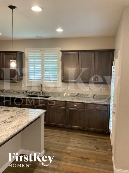 Building Photo - 1013 Cetona Ct