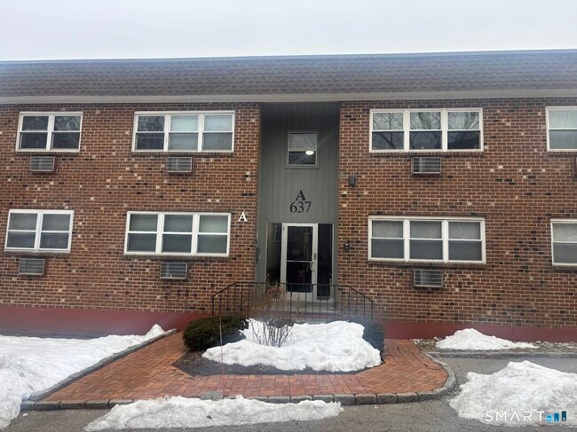 Building Photo - 637 Cove Rd