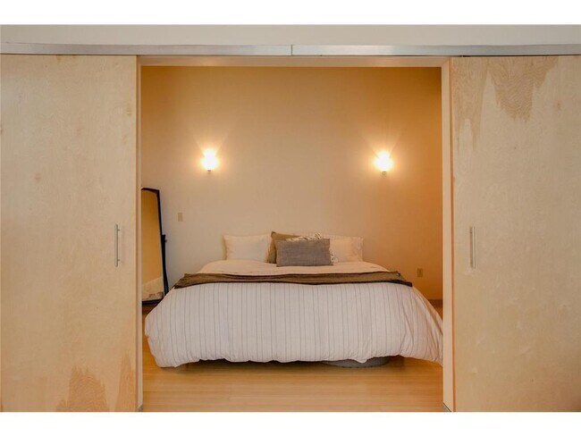 Building Photo - 521 S 7th St