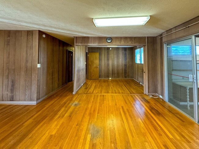 Building Photo - Single-Family Home in Kaimuki, 3 Bedrooms,...