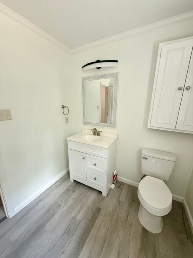 Building Photo - Two bedroom, 2 bath house in Burlington-Coming soon