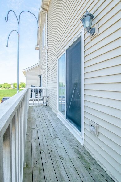 Building Photo - 1624 Fieldstone Dr N