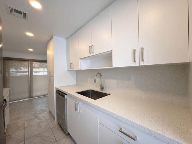Building Photo - 855 NW 80th Way