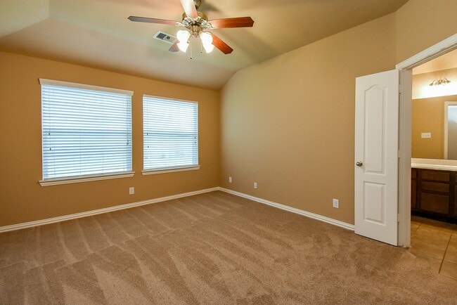 Building Photo - 26923 Glacier Creek Dr