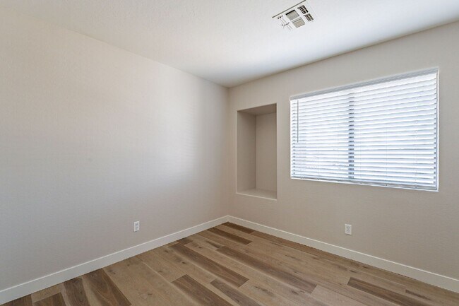 Building Photo - 15885 W Apache St