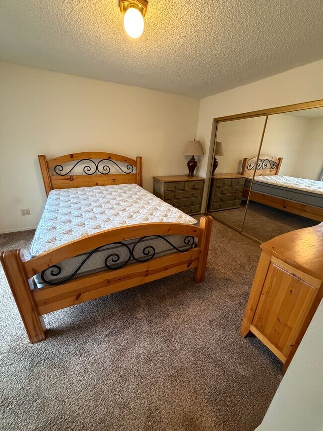 Building Photo - Available Now: 2 Bed - 2 Bath Townhouse, Continental area - $1,875