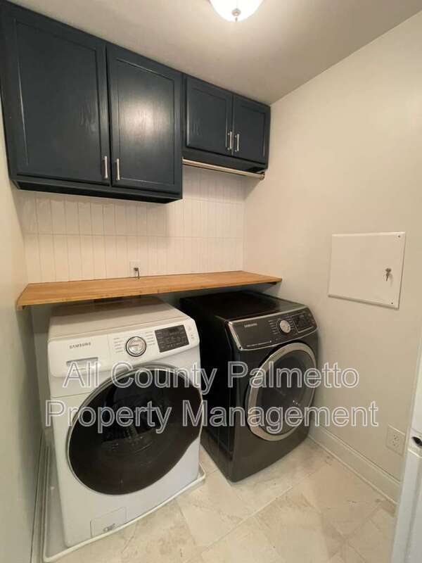 Building Photo - 4077 Hartland St