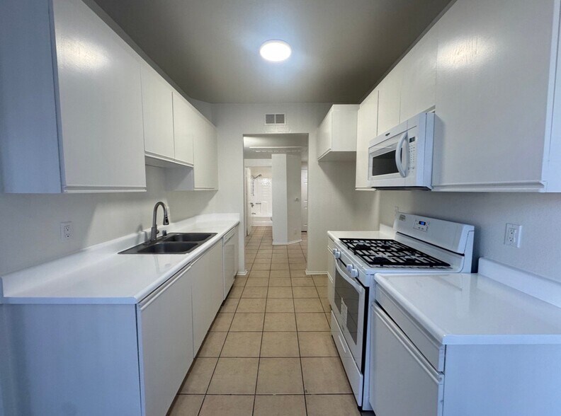 Building Photo - 4343 Whitsett Ave