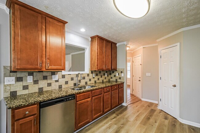 Building Photo - 1500 Riverbrooke Way NE