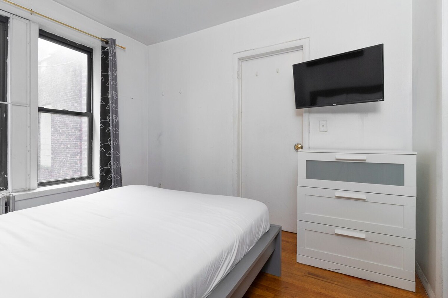 Building Photo - 327 E 92nd St