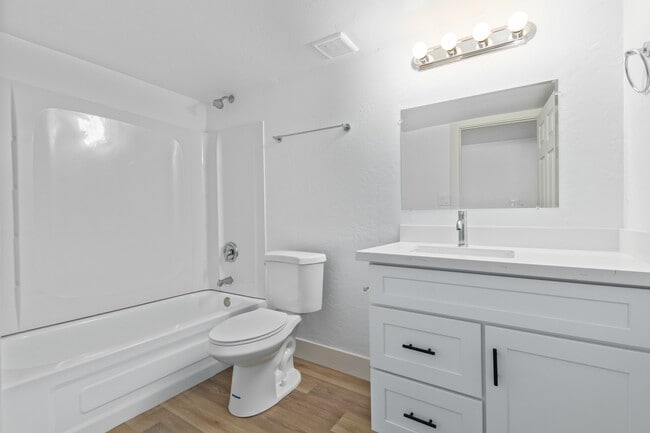 Building Photo - 1729 W Cortez St