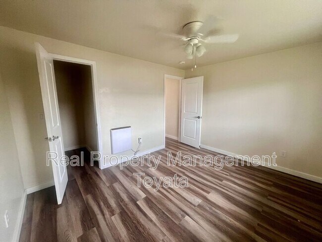 Building Photo - 902 S 22nd Ct
