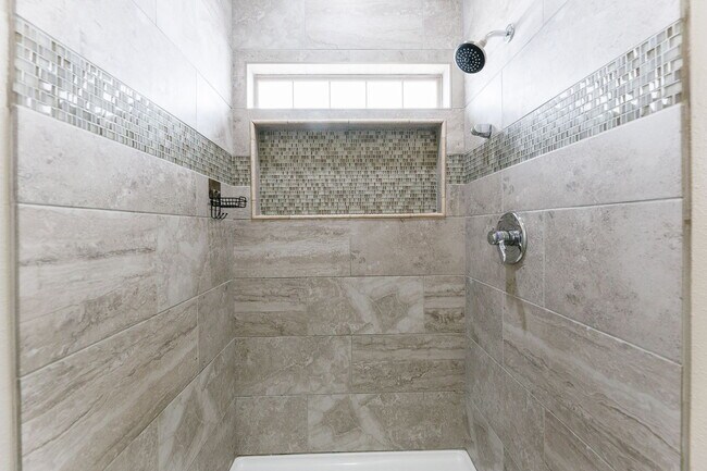 Building Photo - Spacious 3-Bedroom in Gated Community