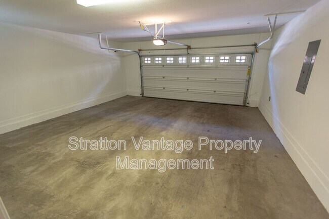 Building Photo - 240 W Juniper Ave