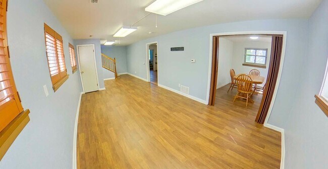 Building Photo - Big Backyard + Pet Friendly + Off-Street Parking + Washer and Dryer Included! + Available Now!