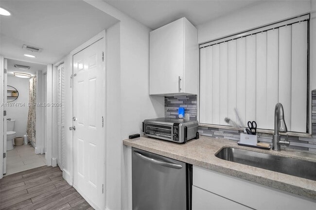 Building Photo - 9431 Live Oak Pl