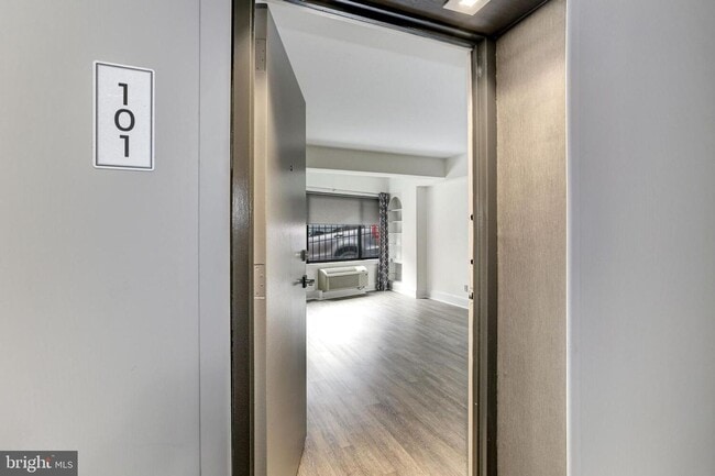 Building Photo - Dupont Circle!!// Professionally Managed// 1 Bedroom 1 Bathroom Condo