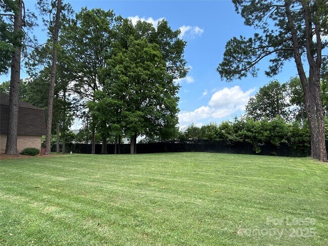 Building Photo - 5805 Hunting Ridge Ln