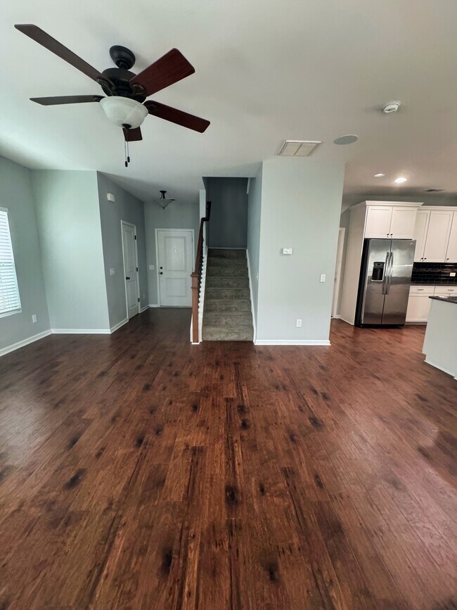 Building Photo - 1545 Oldenburg Dr