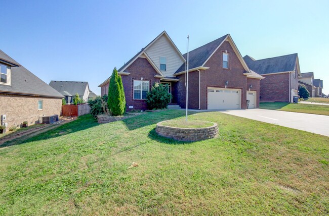 Building Photo - HUGE FRESH Executive home in Farmington