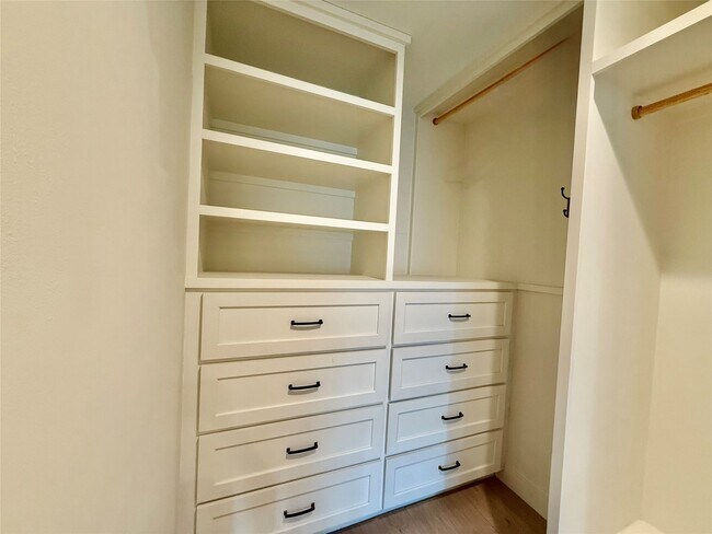 Building Photo - 3834 Linklea Dr