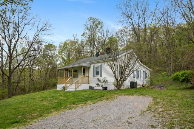 Building Photo - Charming 4-Bedroom Home in Peaceful Rural ...
