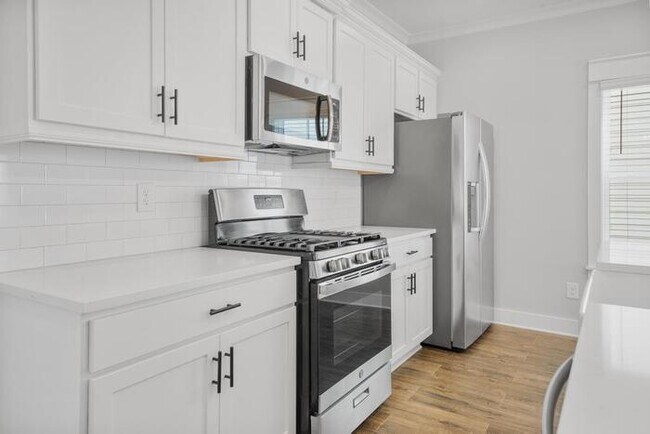 Building Photo - 1504 Cottage Grv