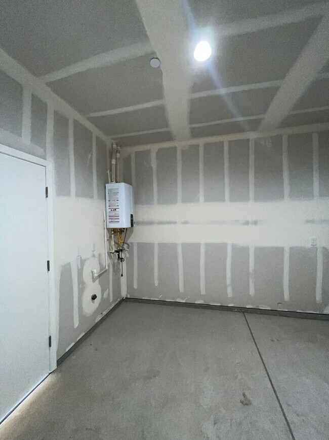 Building Photo - 4214