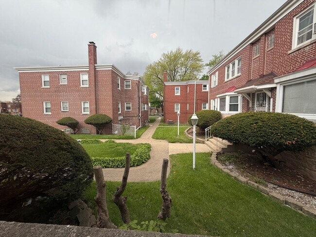 Building Photo - 312 E 83rd St